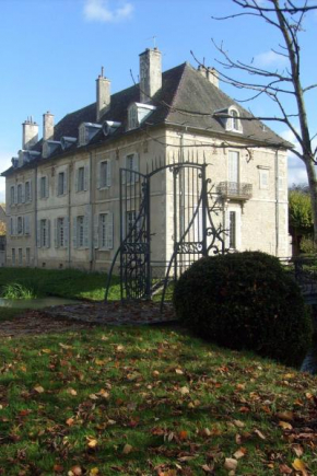  Château De Serrigny  Серриньи-Ан-Брес